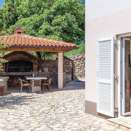 1 Bedroom Cozy Apartment In Ičići المظهر الخارجي الصورة