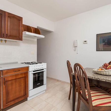 1 Bedroom Cozy Apartment In Ičići المظهر الخارجي الصورة