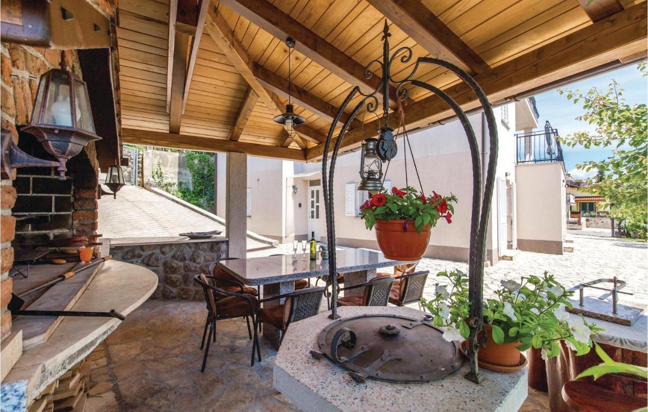 1 Bedroom Cozy Apartment In Ičići المظهر الخارجي الصورة
