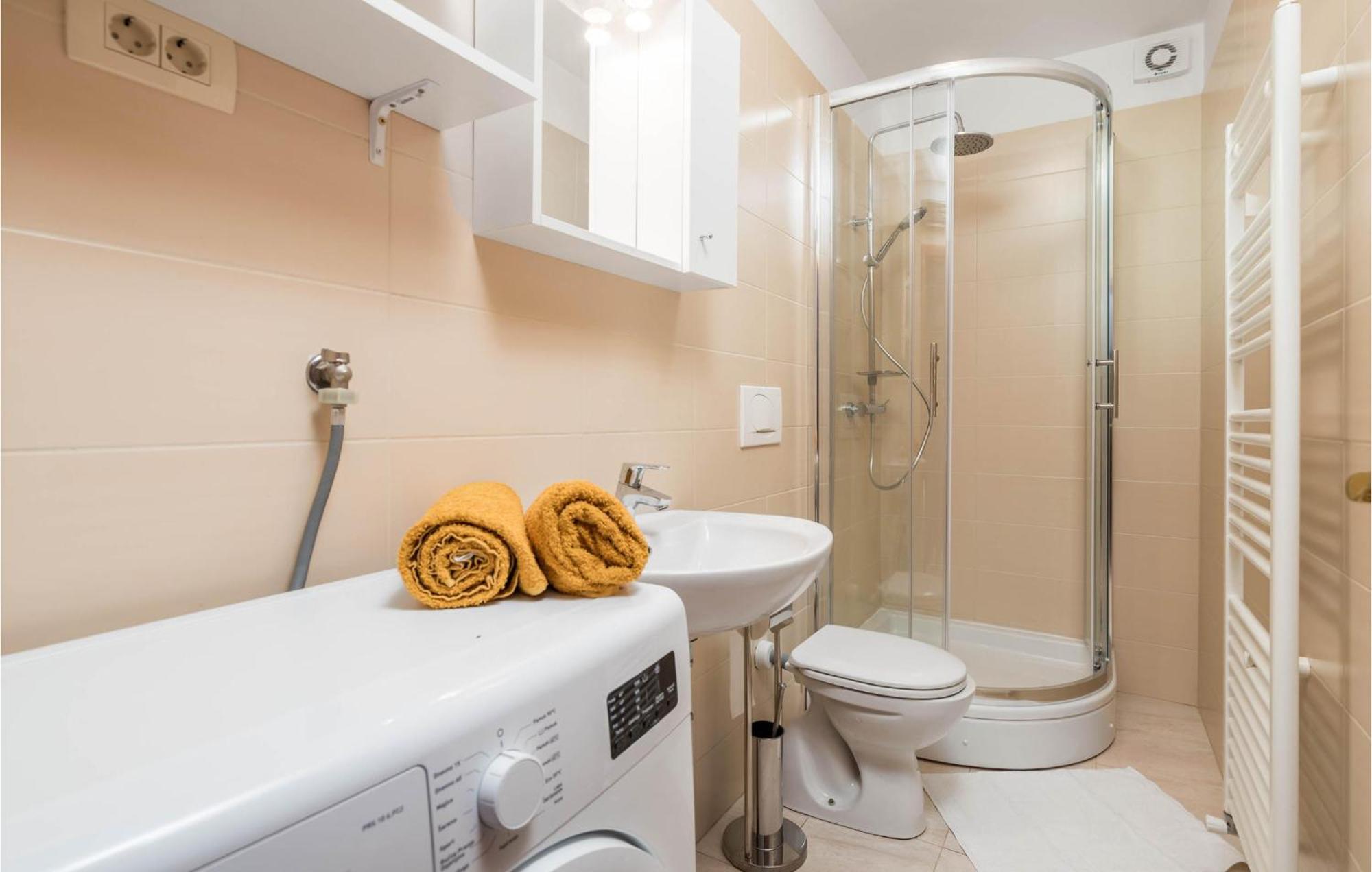 1 Bedroom Cozy Apartment In Ičići المظهر الخارجي الصورة