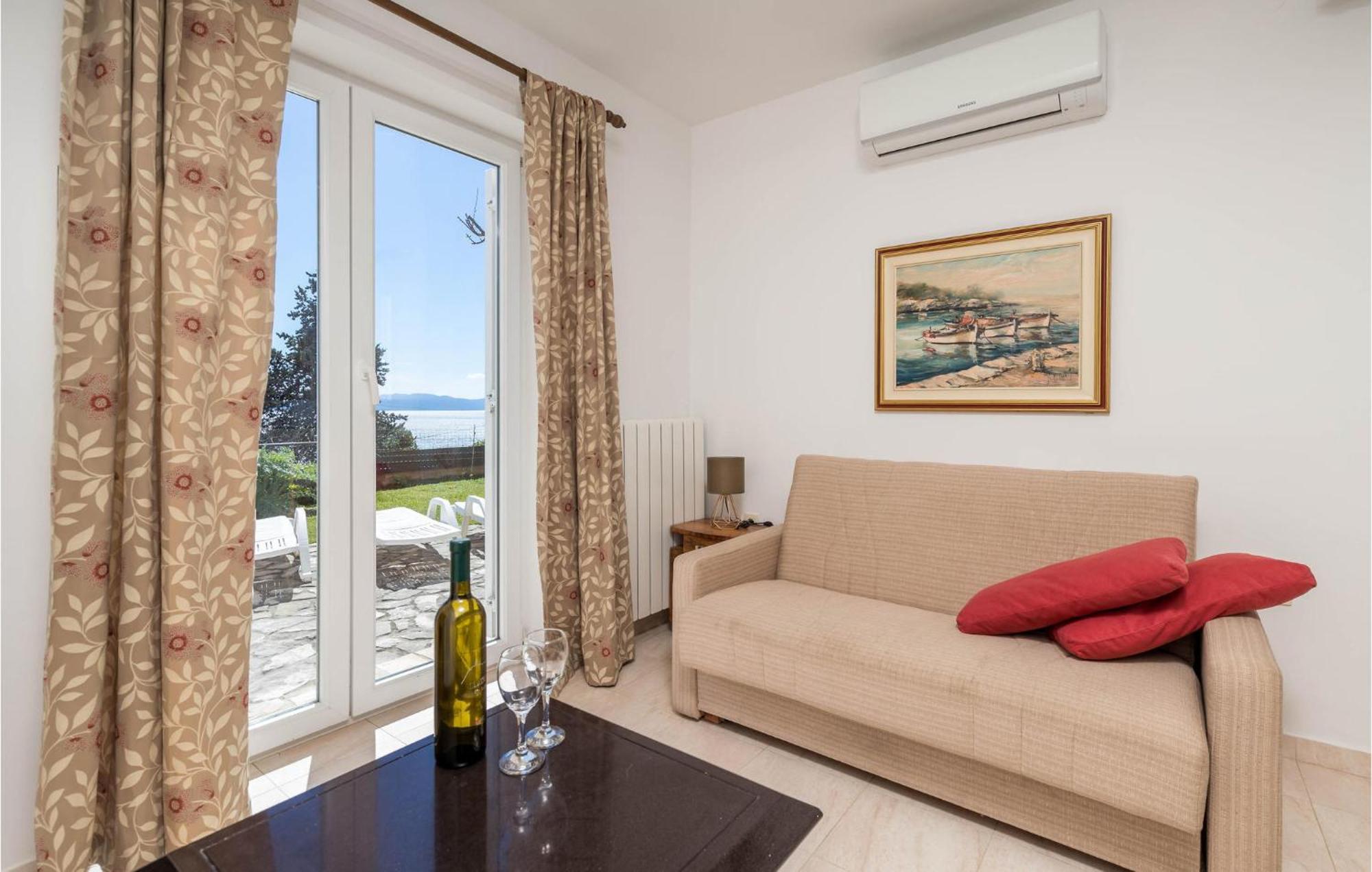 1 Bedroom Cozy Apartment In Ičići المظهر الخارجي الصورة